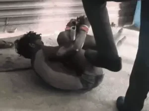 बलरामपुर जिले के भेलाई खुर्द गांव में क्रशर संचालकों ने पेट्रोल-डीजल चोरी के शक में दो युवकों के कपड़े उतरवाए और एक युवक के हाथ पैर बांध कर उसे लातें मारी Chhattisgarh Crimes