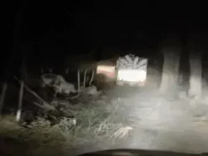 बलरामपुर जिले में पुलिस ने साढ़े 4 किलोमीटर दूर पीछा कर अवैध धान की गाड़ी रुकवाई Chhattisgarh Crimes