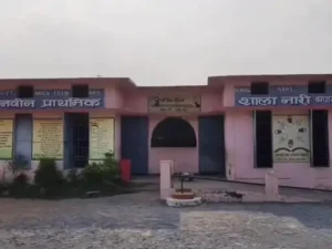 छत्तीसगढ़ के धमतरी में एक शिक्षक ने राज्योत्सव के दौरान स्कूल में शिक्षा व्यवस्था और किताबों की कमी को लेकर वॉट्सऐप स्टेटस डाला Chhattisgarh Crimes