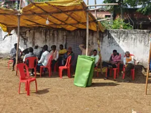 छत्तीसगढ़ के धमतरी जिले में 15 नवंबर से धान खरीदी शुरू होनी थी, लेकिन कई उपार्जन केंद्रों पर यह प्रक्रिया शुरू नहीं हो पाई Chhattisgarh Crimes