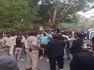 कथावाचक आशुतोष चैतन्य की गिरफ्तारी के कोर्ट में हंगामा Chhattisgarh Crimes