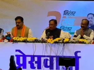 छत्तीसगढ़ में साय सरकार के 2 साल पूरे होने पर मुख्यमंत्री विष्णुदेव साय ने अपने मंत्रिमंडल के साथ कामकाज का रिपोर्ट कार्ड पेश किया Chhattisgarh Crimes