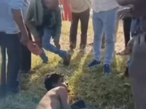 छत्तीसगढ़ के बलरामपुर जिले में स्थित प्रसिद्ध पर्यटन स्थल तातापानी में नशे में धुत एक युवक ने जमकर हंगामा किया Chhattisgarh Crimes