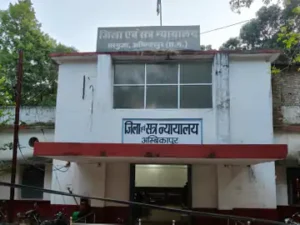 सरगुजा की फास्ट ट्रैक स्पेशल कोर्ट (पॉक्सो एक्ट) ने 17 वर्षीय किशोरी की रेप के बाद मर्डर मामले में पति-पत्नी को मृत्यु पर्यंत (मरते दम तक) कारावास की सजा सुनाई Chhattisgarh Crimes