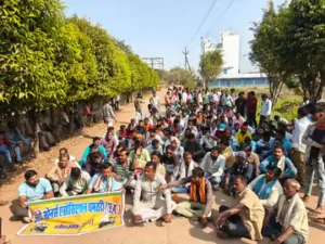 छत्तीसगढ़ के धमतरी में ऑटो ओनर्स एसोसिएशन ने अपनी सात सूत्रीय मांगों को लेकर कलेक्ट्रेट का घेराव किया Chhattisgarh Crimes