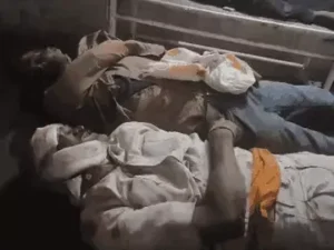 छत्तीसगढ़ के बलौदाबाजार जिले में नेशनल हाईवे 130 पर अज्ञात वाहन ने बाइक सवार 3 युवकों की टक्कर मार दी Chhattisgarh Crimes