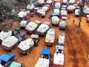 बलरामपुर-रामानुजगंज जिले के 49 धान उपार्जन केंद्रों पर शुक्रवार को धान खरीदी के अंतिम दिन किसानों की भारी भीड़ देखने को मिली Chhattisgarh Crimes