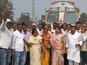 छत्तीसगढ़ के धमतरी जिले में कांग्रेस कार्यकर्ताओं ने 5 जगहों पर चक्काजाम किया Chhattisgarh Crimes