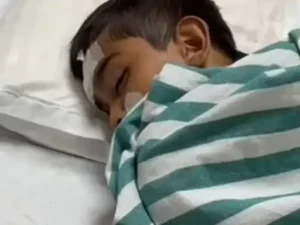 कोरबा के अटल आवास (एमपी नगर) में गुरुवार दोपहर एक 8 वर्षीय बालक बिजली के खुले तारों की चपेट में आकर बुरी तरह झुलस गया Chhattisgarh Crimes