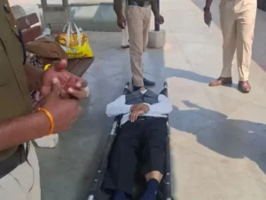 बिलासपुर-ओखा सुपरफास्ट एक्सप्रेस में यात्रा कर रहे 65 वर्षीय बुजुर्ग यात्री नरेंद्र तेजनी की हार्ट अटैक से मौत Chhattisgarh Crimes