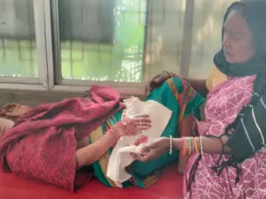 बलौदाबाजार जिले के पलारी थाना क्षेत्र में पागल कुत्तों ने तीन अलग-अलग गांवों में पांच लोगों पर हमला कर उन्हें बुरी तरह काट लिया Chhattisgarh Crimes