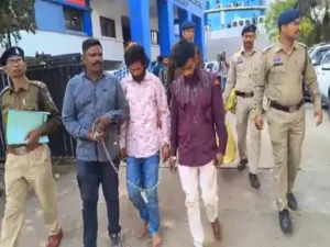 रायपुर के कालीबाड़ी नेहरू नगर में लंबे समय से सूखे नशे के अवैध कारोबार करने वाले आरोपियों को पुलिस ने गिरफ्तार किया Chhattisgarh Crimes