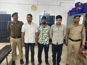 छत्तीसगढ़ के दुर्ग जिले में NSUI नेताओं ने एक युवक की होटल में लात-घूंसों से जमकर पिटाई की Chhattisgarh Crimes