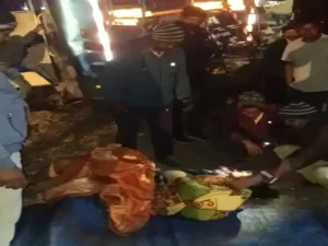 अंबिकापुर-वाराणसी मार्ग पर मंगलवार देर रात श्रद्धालुओं से भरी बस को ट्रक ने पीछे से टक्कर मार दी Chhattisgarh Crimes
