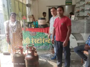 बलरामपुर जिले में घरेलू गैस सिलेंडरों की आपूर्ति और प्रबंधन की अपर कलेक्टर आरएस लाल ने समीक्षा की Chhattisgarh Crimes