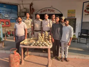 बलरामपुर-रामानुजगंज जिले की वाड्रफनगर पुलिस ने सूने मकान में चोरी के मामले का खुलासा करते हुए तीन आरोपियों को गिरफ्तार किया Chhattisgarh Crimes