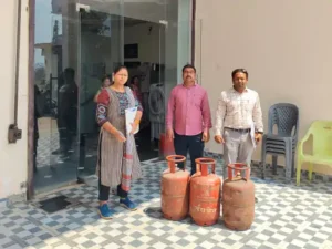 छत्तीसगढ़ के धमतरी जिले में घरेलू गैस सिलेंडरों के व्यावसायिक उपयोग पर खाद्य विभाग ने सख्त कार्रवाई की Chhattisgarh Crimes