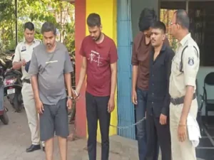 रायपुर पुलिस ने नशीले पदार्थों के खिलाफ एक बड़ी सफलता हासिल करते हुए ड्रग्स तस्करी के एक हाईटेक गिरोह का भंडाफोड़ किया Chhattisgarh Crimes