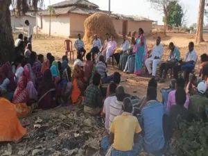 पंडो की जमीनों पर कब्जा, राजाकटेल पहुंची कांग्रेस टीम Chhattisgarh Crimes