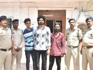 दुर्ग पुलिस ने पंजाब से भिलाई-दुर्ग में ड्रग्स सप्लाई करने वाले एक अंतरराज्यीय गिरोह का भंडाफोड़ कर 3 तस्करों को गिरफ्तार किया Chhattisgarh Crimes