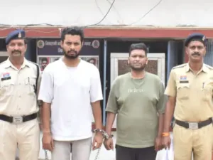 छत्तीसगढ़ के दुर्ग जिले में पुलिस ने 2 युवकों को गांजा और हाइड्रोपोनिक गांजा के साथ गिरफ्तार किया Chhattisgarh Crimes