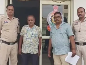 छत्तीसगढ़ के रायगढ़ में छोटे बच्चों को नशे के लिए सोल्यूशन ट्यूब बेचने का मामला सामने आया Chhattisgarh Crimes