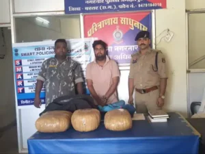 बस्तर पुलिस ने करीब 25 लाख 66 हजार 750 रुपए के गांजा के साथ 2 तस्करों को गिरफ्तार किया Chhattisgarh Crimes