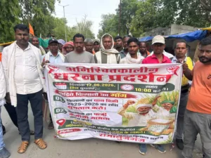 रामानुजगंज में धान खरीदी वर्ष 2025-26 की लंबित भुगतान राशि और कथित फर्जी किसान क्रेडिट कार्ड (केसीसी) ऋण प्रकरणों को लेकर किसानों का आंदोलन तीसरे दिन भी जारी रहा Chhattisgarh Crimes