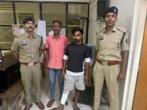 बलरामपुर रामानुजगंज पुलिस ने दहेजवार जंगल में जुआ खेलते हुए दो लोगों को गिरफ्तार किया Chhattisgarh Crimes