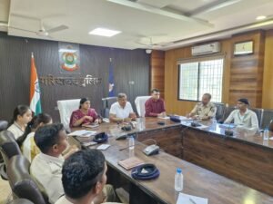 पुलिस अधीक्षक गरियाबंद ने ली डायल 112 के अधिकारियों-कर्मचारियों की समीक्षा बैठक,त्वरित रिस्पांस और संवेदनशीलता के दिए कड़े निर्देश Chhattisgarh Crimes
