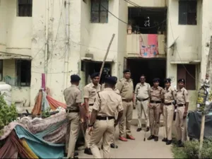 रायपुर पुलिस ने बीएसयूपी कॉलोनी में व्यापक सर्च ऑपरेशन चलाते हुए बड़ी कार्रवाई की Chhattisgarh Crimes