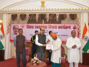 विश्व रक्तदाता दिवस पर रविवार को रायपुर में रक्तदान को लेकर कई आयोजन हुए Chhattisgarh Crimes