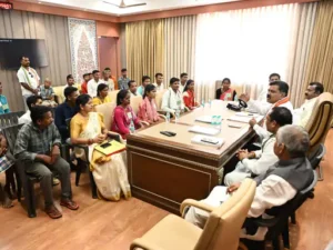गृह मंत्री विजय शर्मा ने नक्सल मामलों में जेल में बंद लोगों के केस की त्वरित समीक्षा कर न्यायसंगत निराकरण का भरोसा दिया Chhattisgarh Crimes