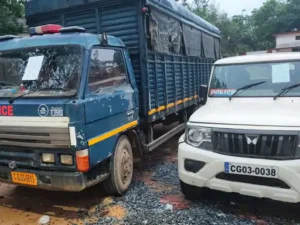 रामानुजगंज में मोटर दुर्घटना दावा मामले में करीब 48 लाख रुपये की मुआवजा राशि का भुगतान नहीं होने पर जिला मोटर दुर्घटना दावा अधिकरण (एमएसीटी) ने पुलिस विभाग की एक और बोलेरो गाड़ी कुर्क कर ली Chhattisgarh Crimes