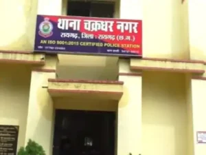 छत्तीसगढ़ के रायगढ़ में पुलिस ने कार से देशी कट्टा बरामद कर दो युवकों को गिरफ्तार किया Chhattisgarh Crimes
