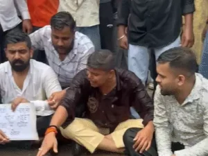 छत्तीसगढ़ में सोनम वांगचुक के समर्थन में युवाओं ने प्रदर्शन किया। रायपुर में NSUI कार्यकर्ताओं ने NEET पेपर लीक का विरोध जताया Chhattisgarh Crimes