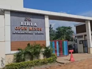 अंबिकापुर के बिरला ओपन माइंड इंटरनेशनल स्कूल की टीचर ने कक्षा आठवीं के छात्र को 200 बार मां की गाली लिखने की सजा दी Chhattisgarh Crimes