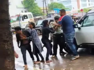 रायपुर में रविवार दोपहर कारोबारी पंकज मेघानी के साथ दिनदहाड़े मारपीट कर लूट की गई Chhattisgarh Crimes