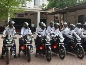 राजधानी रायपुर में लगातार बढ़ते ट्रैफिक जाम से लोगों को राहत दिलाने के लिए पुलिस कमिश्नरेट ने बड़ा कदम उठाया Chhattisgarh Crimes