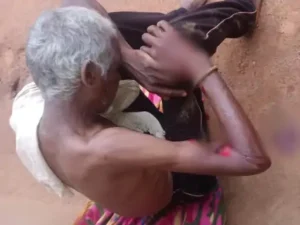 सूरजपुर जिले के बिहारपुर वन परिक्षेत्र में 3 भालुओं ने एक ग्रामीण पर हमला कर उसे गंभीर रूप से घायल कर दिया Chhattisgarh Crimes