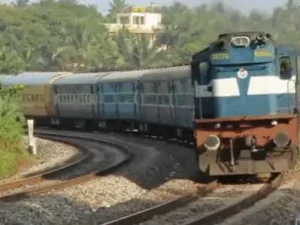 दक्षिण पूर्व मध्य रेलवे ने भाटापारा-हथबंध स्टेशनों के बीच तीसरी लाइन सेक्शन में ऑटो सिग्नलिंग के लिए नॉन-इंटरलॉकिंग (एनआई) कार्य के कारण ट्रेनों के परिचालन में बदलाव किया Chhattisgarh Crimes