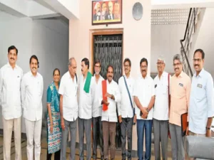 आत्मसमर्पित नक्सली अब लोकतंत्र के रास्ते अपनी नई राजनीतिक जमीन तैयार करने में जुट गए Chhattisgarh Crimes
