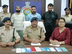 दुर्ग पुलिस ने बीमा पॉलिसी का रिफंड दिलाने के नाम पर करीब 1 करोड़ 60 लाख रुपए की साइबर ठगी करने वाले अंतरराज्यीय गिरोह का पर्दाफाश किया Chhattisgarh Crimes