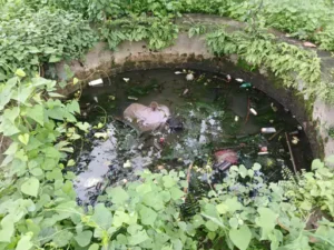 सूरजपुर जिले के करंजी चौकी क्षेत्र में दो दिन से लापता 37 वर्षीय युवक का शव उसके घर के पास स्थित कुएं से बरामद हुआ Chhattisgarh Crimes