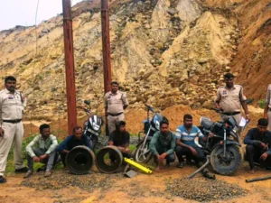 रायगढ़ के SECL छाल उपक्षेत्र की धरमखदान में चोरों ने करीब 1.20 लाख रुपए के सामान पर हाथ साफ कर दिया Chhattisgarh Crimes
