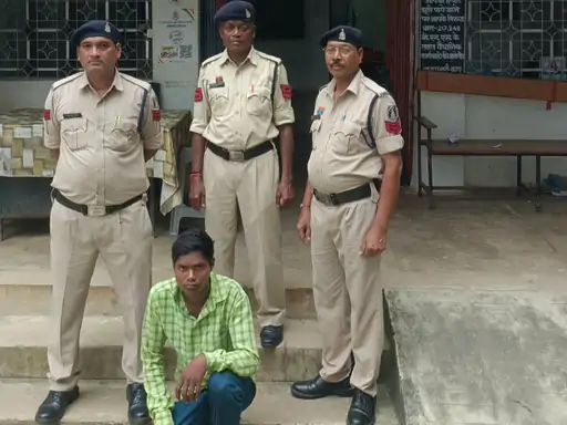 छत्तीसगढ़ के रायगढ़ जिले में पति ने पत्नी की डंडे, हाथ-मुक्का और पत्थर से हमला कर हत्या कर दी Chhattisgarh Crimes