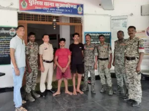 छ्त्तीसगढ़ के दंतेवाड़ा जिले के बड़े बेड़मा गांव में पुराने लेन-देन को लेकर हुए विवाद में एक युवक पर चाकू से जानलेवा हमला किया गया Chhattisgarh Crimes