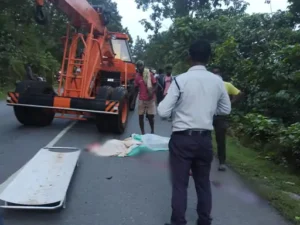 बलरामपुर जिले में देर रात एक सड़क हादसे में स्कूटी सवार दंपती हाइड्रा वाहन की चपेट में आ गए Chhattisgarh Crimes