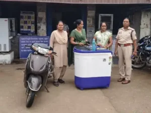दुर्ग जिले के सुपेला थाना क्षेत्र के कोहका में कर्ज की किश्त और ब्याज को लेकर हुए विवाद के मामले में पुलिस ने दो महिलाओं को गिरफ्तार किया Chhattisgarh Crimes