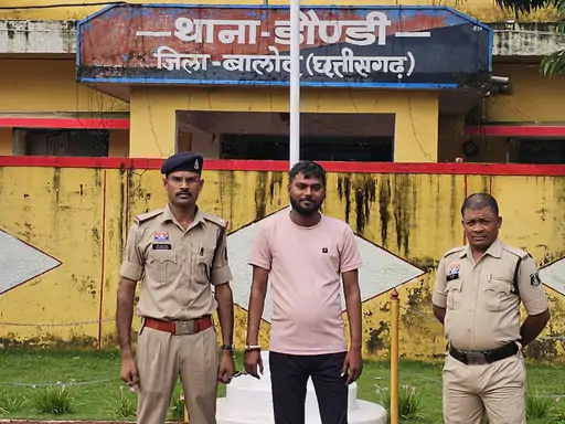 बालोद जिले के डौंडी क्षेत्र में दोना-पत्तल मशीन देने के नाम पर 3 महिला स्व-सहायता समूहों से 3.89 लाख रुपए की धोखाधड़ी के मामले में पुलिस ने एक आरोपी को गिरफ्तार किया Chhattisgarh Crimes